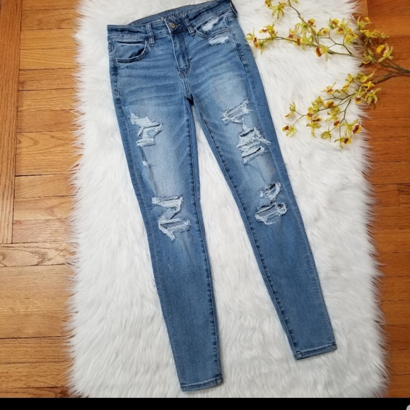 American Eagle Outfitters Denim - AMERICAN EAGLE Jeans JEGGING Light Blue Washed Riped with Holes SIZE 2 Regular..
